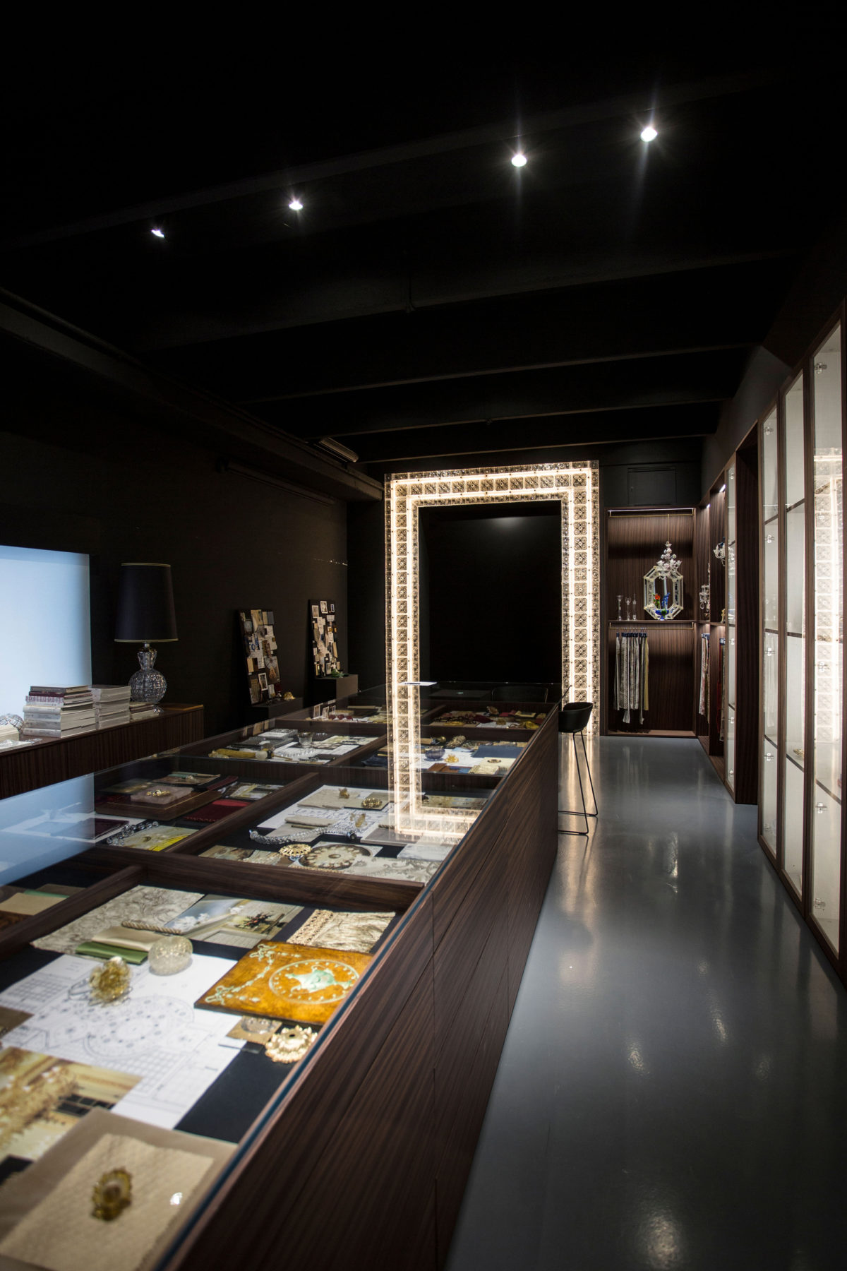 Arc de Triomphe Doorframe iDogi