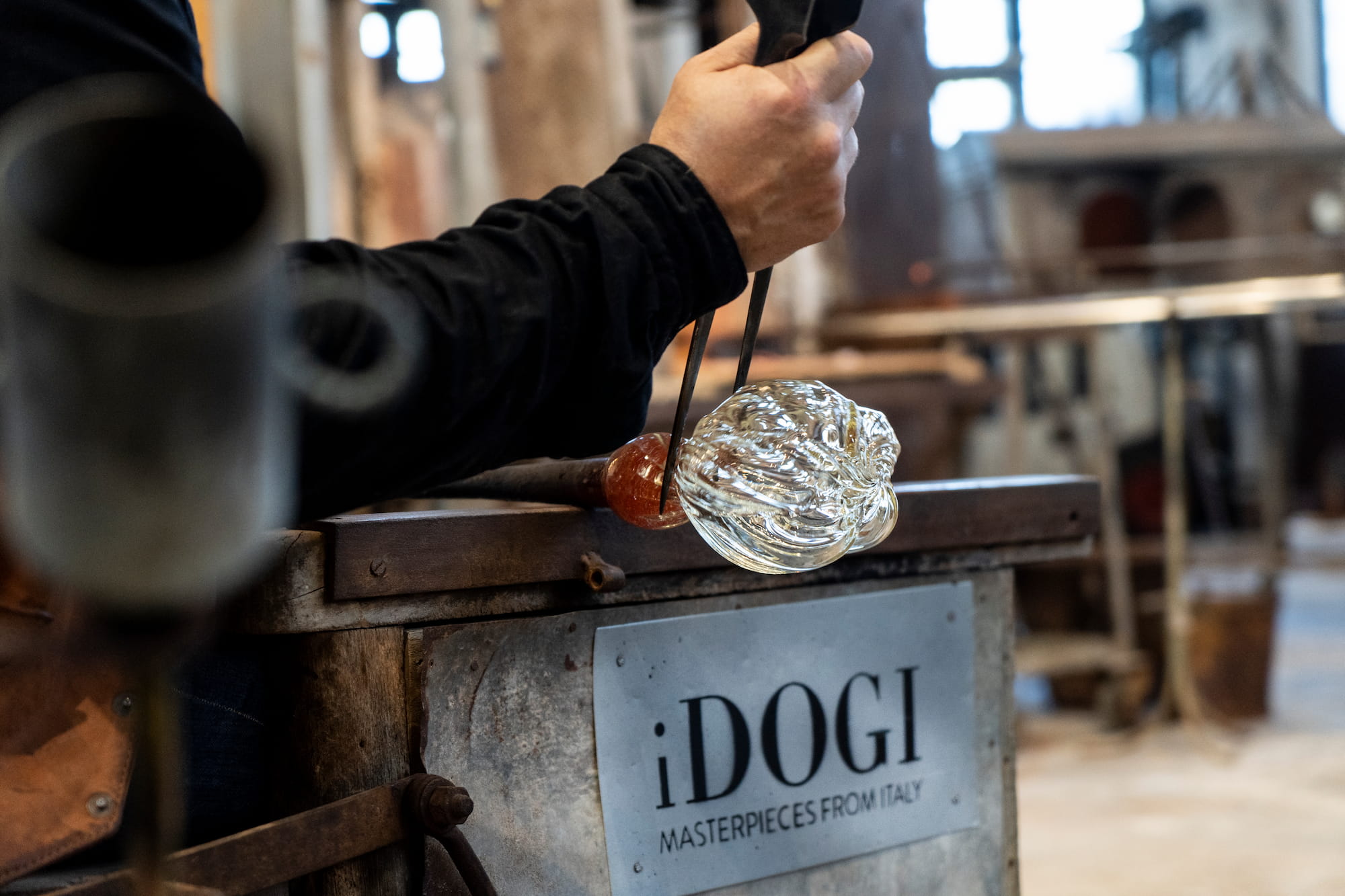 iDogi - iDOGI_Lavorazione vetro fornace (10)